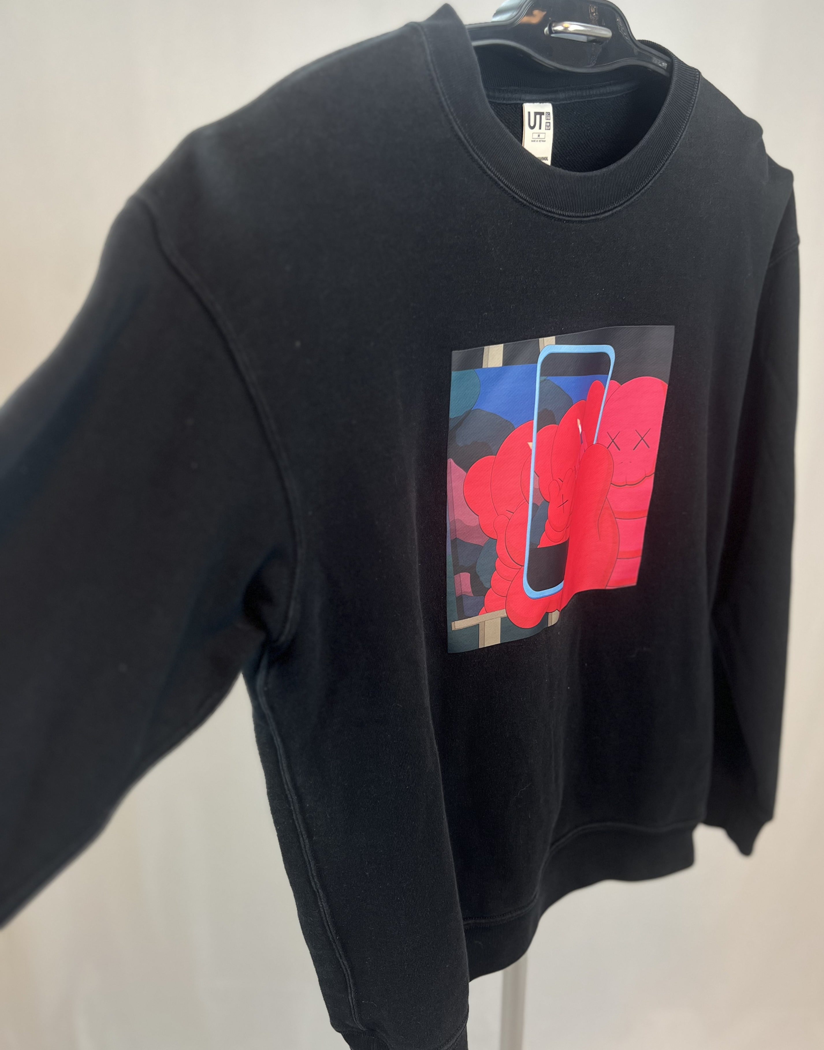 KAWS X Uniqlo "Selfie"sweatshirt