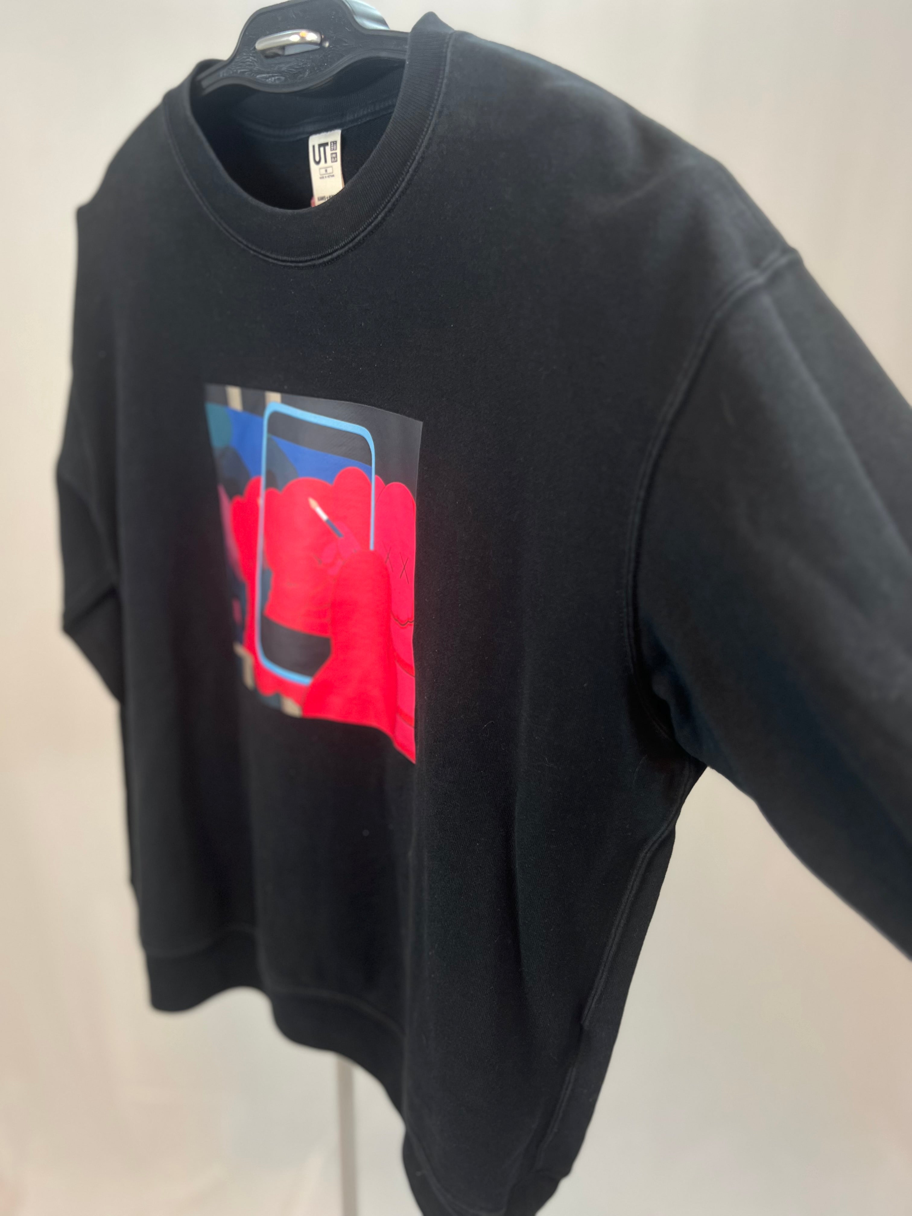 KAWS X Uniqlo "Selfie"sweatshirt